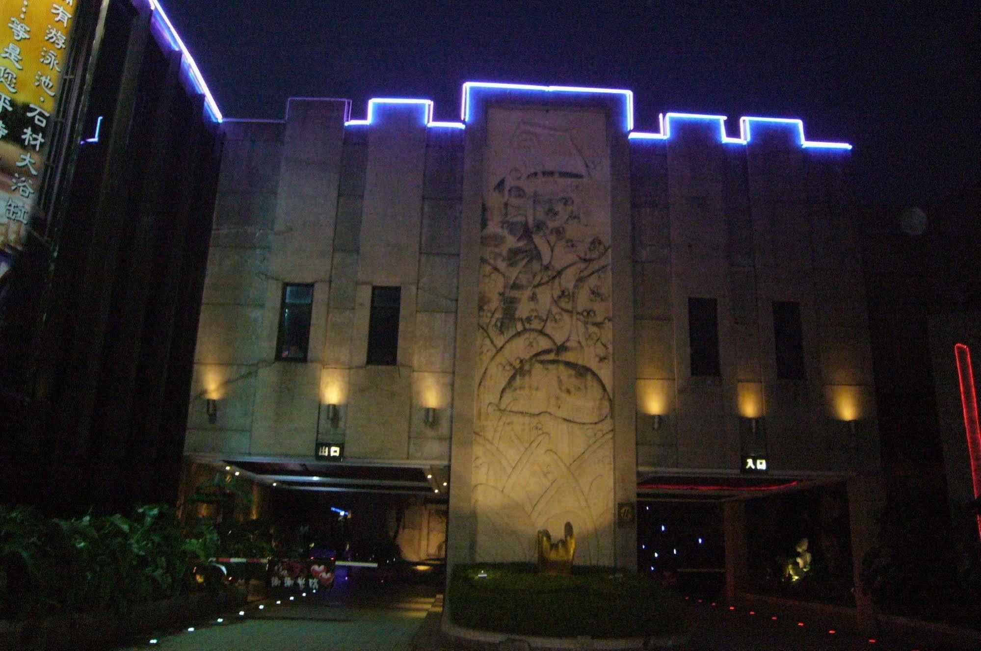 Color Motel Таоуан Екстериор снимка